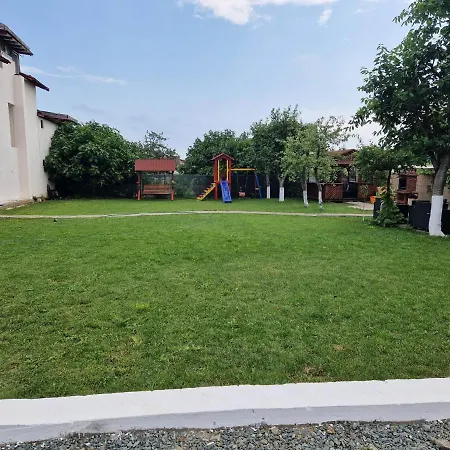Vila Alex & Luci קוסטינסטי